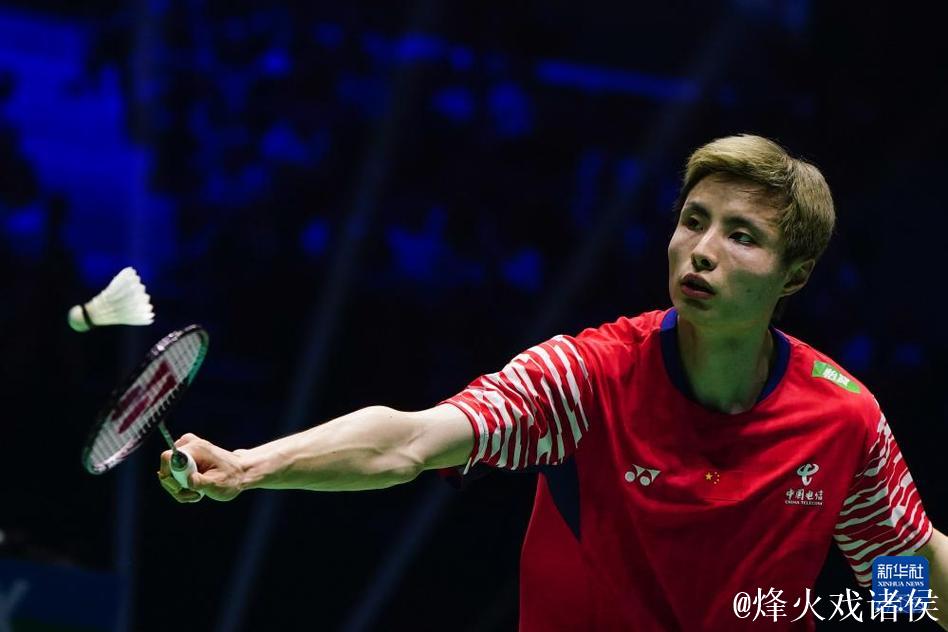 世界羽联总决赛:石宇奇不敌小波波夫,摘得男单亚军 世界羽联总决赛:石宇奇不敌小波波夫,摘得男单亚军